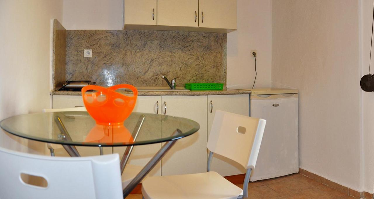 Natsios Apartments Hanioti Esterno foto