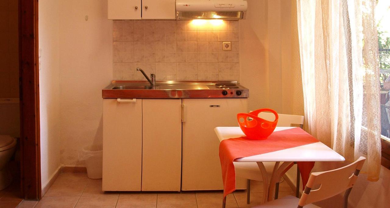 Natsios Apartments Hanioti Esterno foto