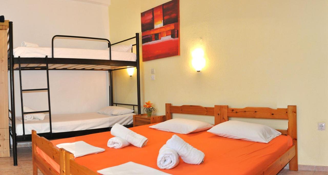 Natsios Apartments Hanioti Esterno foto