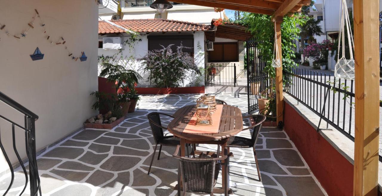 Natsios Apartments Hanioti Esterno foto